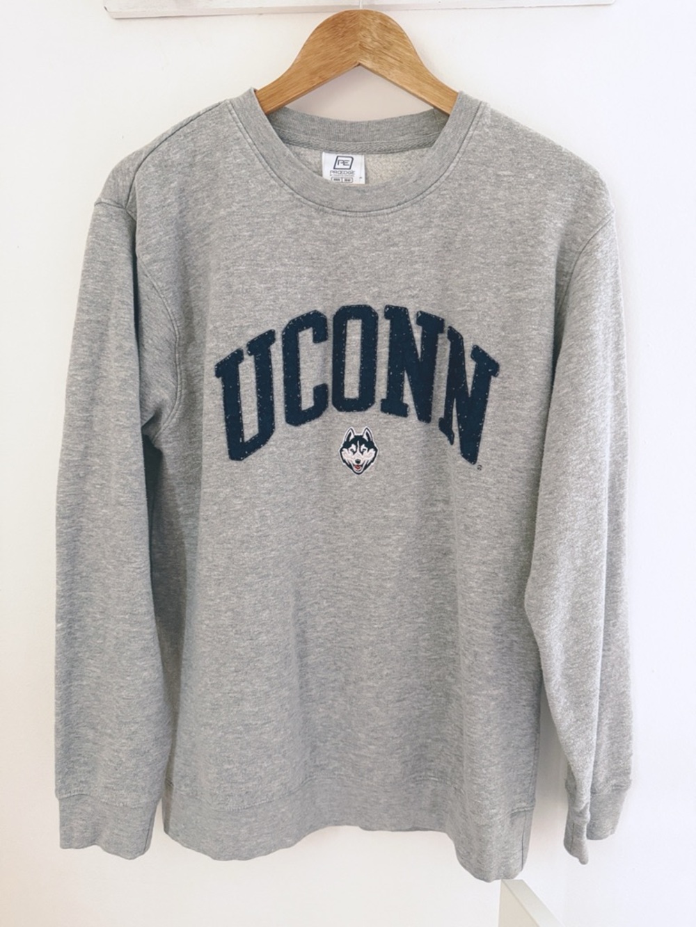 Men’s UCONN Crewneck Sweatshirt Pro Edge Gray Navy lettering | size medium